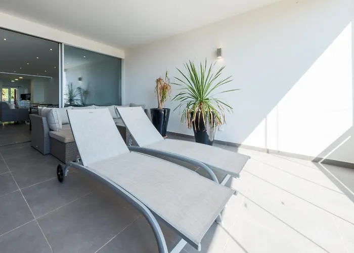 27 By Destination Algarve Daire *
